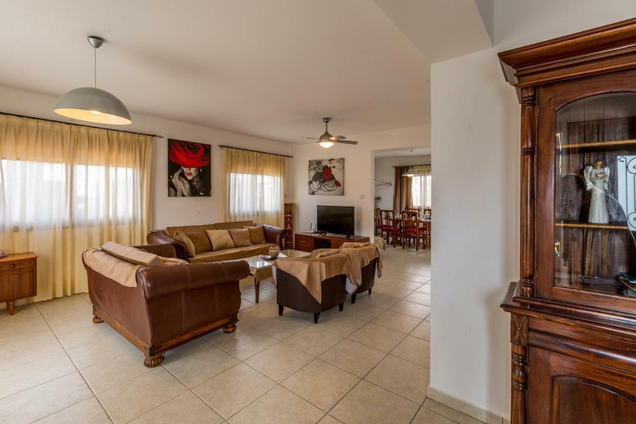 Villa Rina Paphos Exterior photo